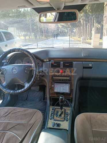 Mercedes E 220 2001, 360,000 km - 2.2 l - Bakı