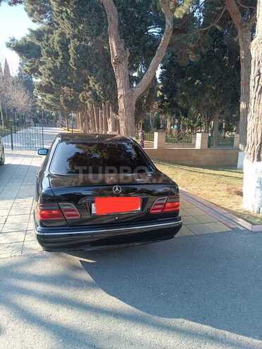 Mercedes E 220 2001, 360,000 km - 2.2 l - Bakı
