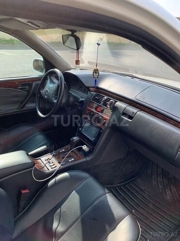 Mercedes E 220 2000, 300,000 km - 2.2 л - Bakı