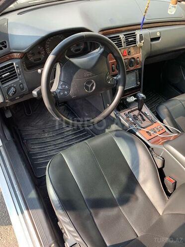 Mercedes E 220 2000, 300,000 km - 2.2 л - Bakı
