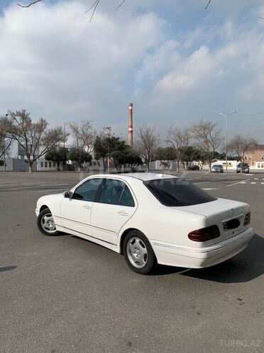 Mercedes E 220 2000, 300,000 km - 2.2 л - Bakı