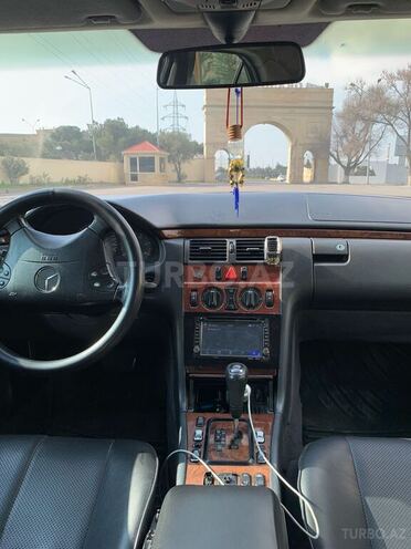Mercedes E 220 2000, 300,000 km - 2.2 л - Bakı