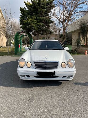 Mercedes E 220 2000, 300,000 km - 2.2 л - Bakı