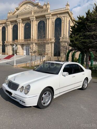 Mercedes E 220 2000, 300,000 km - 2.2 л - Bakı