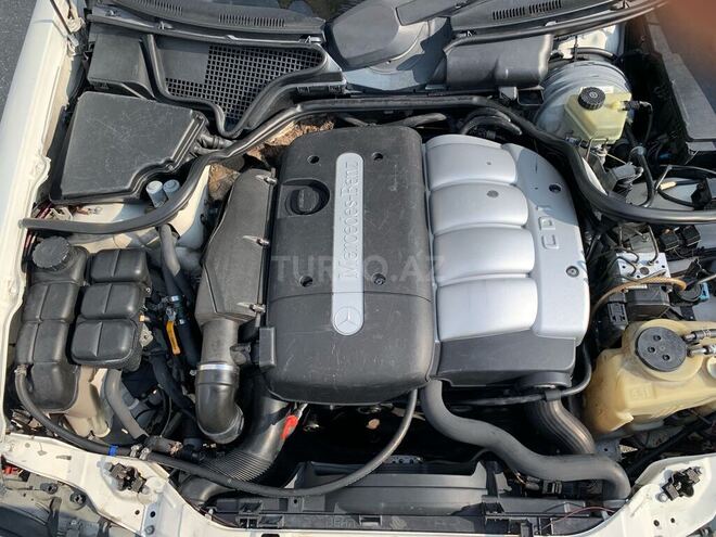 Mercedes E 220 2000, 300,000 km - 2.2 л - Bakı