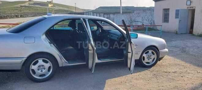 Mercedes E 240 1998, 327,000 km - 2.4 l - Bakı