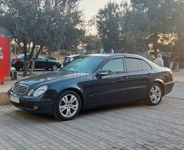 Mercedes E 220 2002, 300,000 km - 2.2 л - Sumqayıt