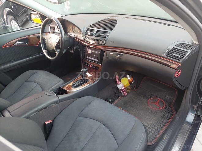 Mercedes E 220 2002, 300,000 km - 2.2 л - Sumqayıt