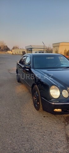 Mercedes E 220 2000, 643,738 km - 2.2 л - Yevlax