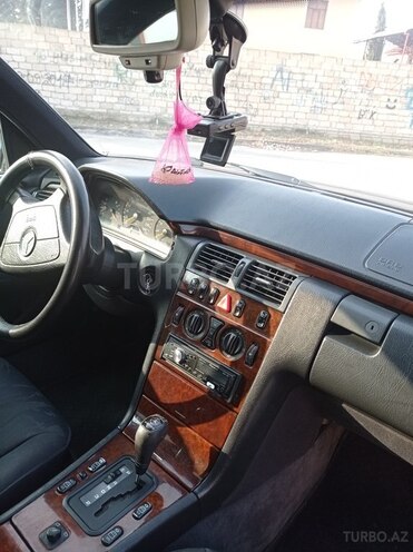 Mercedes E 230 1996, 441,200 km - 2.3 l - Mingəçevir