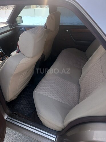 Mercedes E 200 1992, 386,580 km - 2.0 л - Qəbələ
