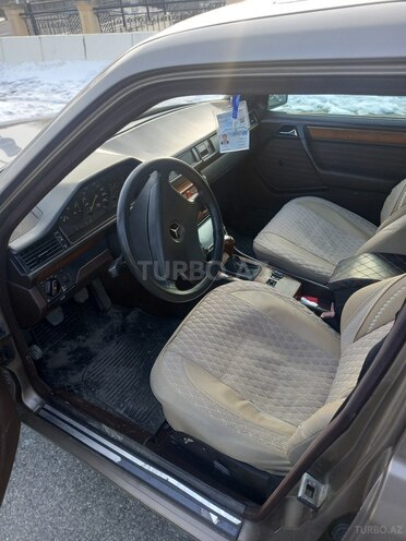 Mercedes E 200 1992, 386,580 km - 2.0 л - Qəbələ