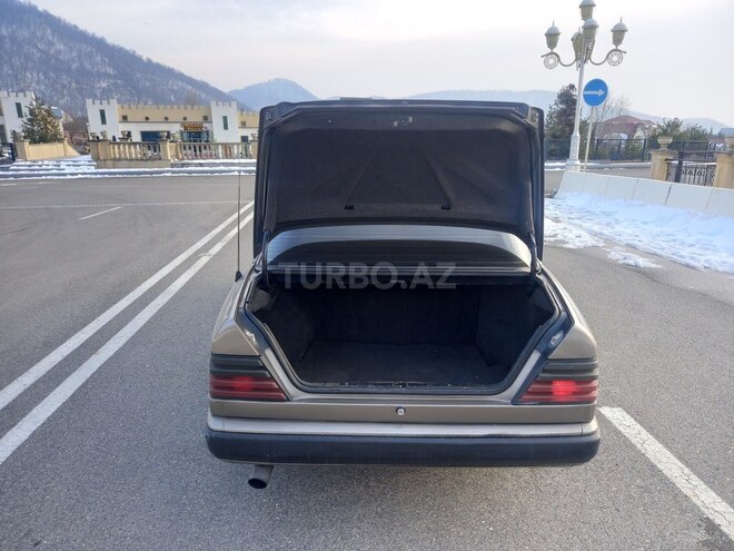 Mercedes E 200 1992, 386,580 km - 2.0 л - Qəbələ