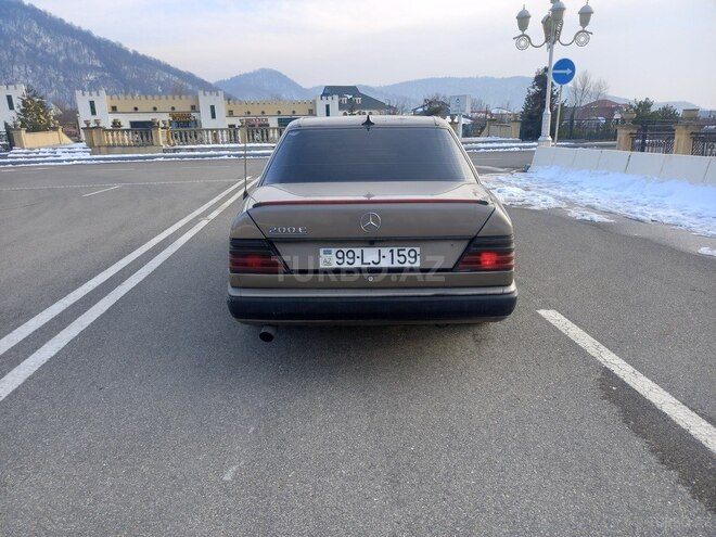 Mercedes E 200 1992, 386,580 km - 2.0 л - Qəbələ