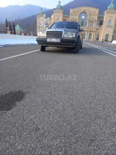 Mercedes E 200 1992, 386,580 km - 2.0 л - Qəbələ