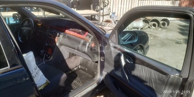 Mercedes E 270 1999, 317,000 km - 2.7 л - Bakı