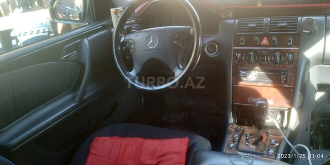 Mercedes E 270 1999, 317,000 km - 2.7 л - Bakı