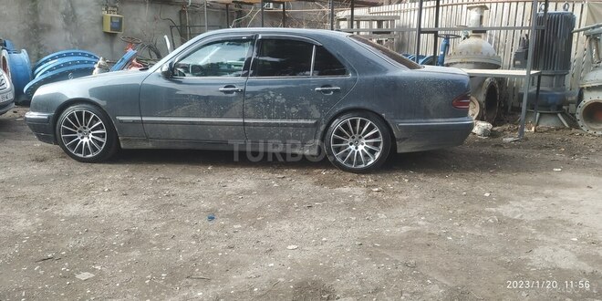 Mercedes E 270 1999, 317,000 km - 2.7 л - Bakı