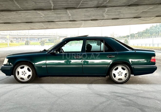 Mercedes E 220 1994, 316,000 km - 2.2 l - Bakı