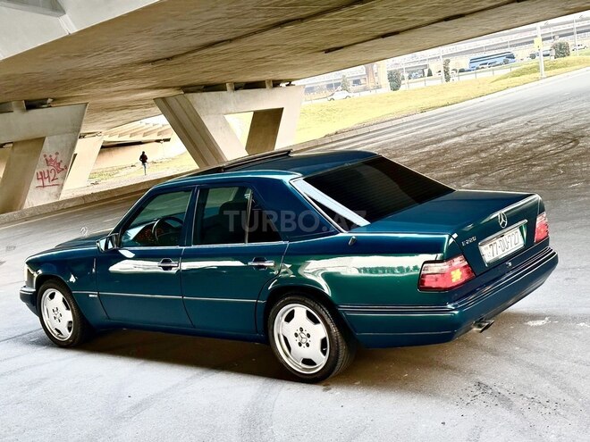 Mercedes E 220 1994, 316,000 km - 2.2 l - Bakı