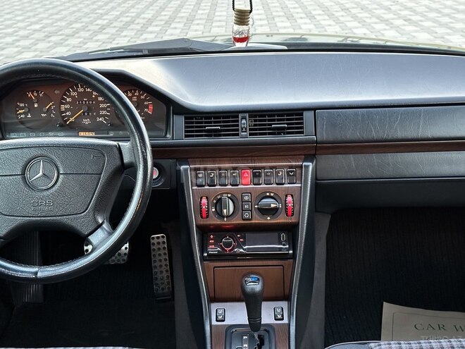 Mercedes E 220 1994, 316,000 km - 2.2 l - Bakı