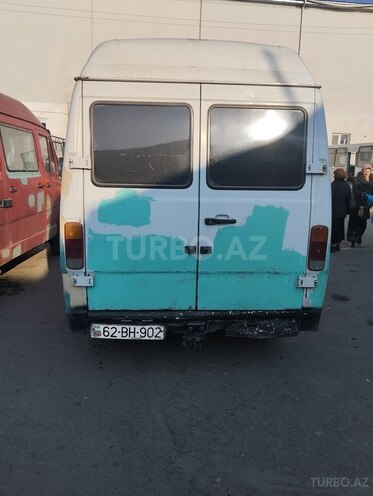Mercedes 208 D 1992, 350,000 km - 2.4 l - Zaqatala