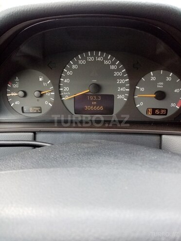 Mercedes E 220 1999, 309,666 km - 2.2 l - Yevlax