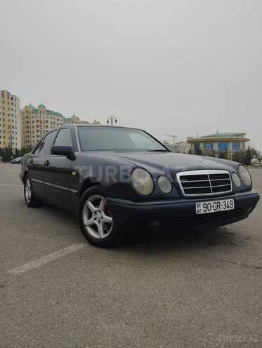 Mercedes E 230 1966, 370,000 km - 2.3 л - Sumqayıt