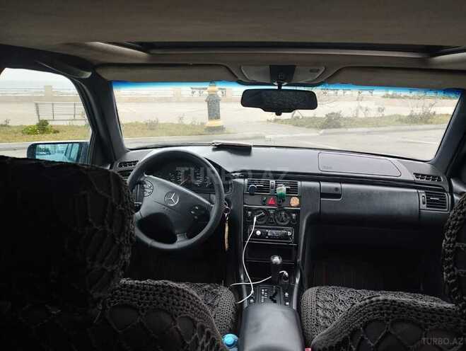 Mercedes E 230 1966, 370,000 km - 2.3 л - Sumqayıt