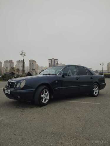 Mercedes E 230 1966, 370,000 km - 2.3 л - Sumqayıt