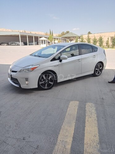 Toyota Prius 2015, 130,000 km - 1.8 l - Mingəçevir
