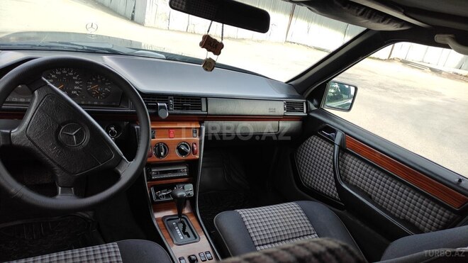 Mercedes E 250 1995, 382,660 km - 2.5 l - İmişli