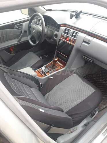 Mercedes E 270 2000, 378,500 km - 2.7 l - Bakı
