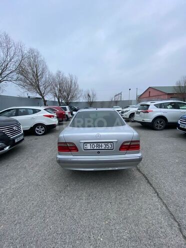 Mercedes E 240 2000, 367,000 km - 2.6 l - Bakı
