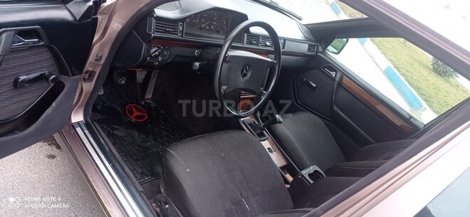 Mercedes E 200 1993, 132,415 km - 2.0 l - Sumqayıt