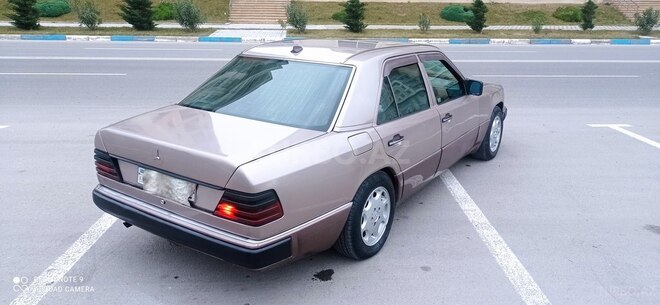 Mercedes E 200 1993, 132,415 km - 2.0 l - Sumqayıt