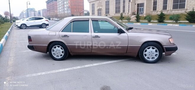 Mercedes E 200 1993, 132,415 km - 2.0 l - Sumqayıt