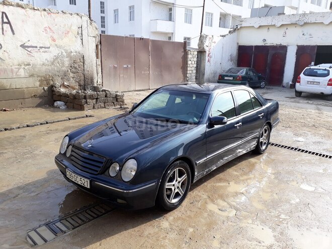 Mercedes E 220 2001, 560,000 km - 2.2 l - Bakı