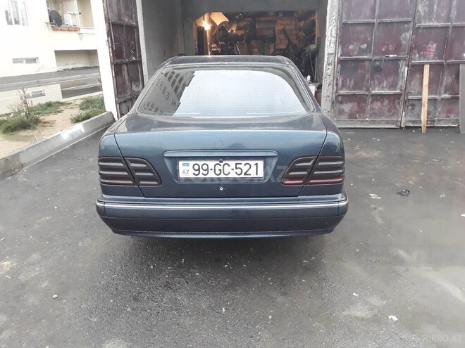 Mercedes E 220 2001, 560,000 km - 2.2 l - Bakı