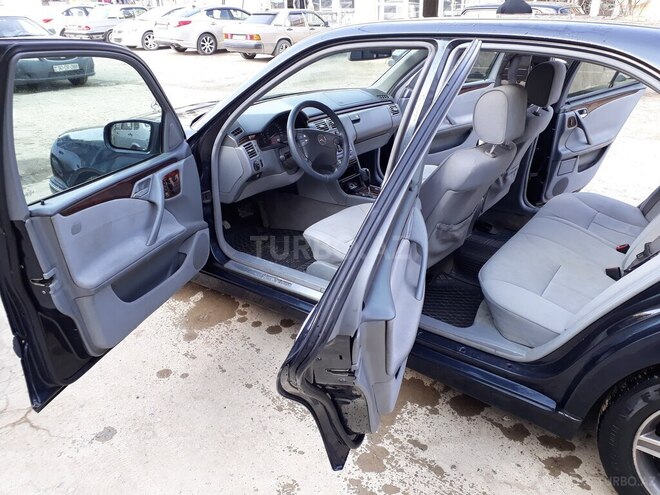 Mercedes E 220 2001, 560,000 km - 2.2 l - Bakı