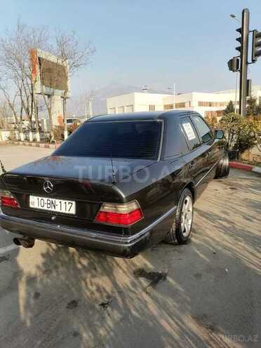 Mercedes E 220 1993, 250,000 km - 2.2 l - Qəbələ