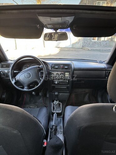 Opel Vectra 1995, 297,640 km - 1.7 l - Zaqatala