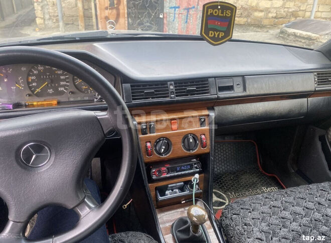 Mercedes E 200 1991, 334,201 km - 2.0 l - Bakı