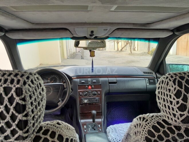 Mercedes E 230 1996, 327,000 km - 2.3 l - Gəncə