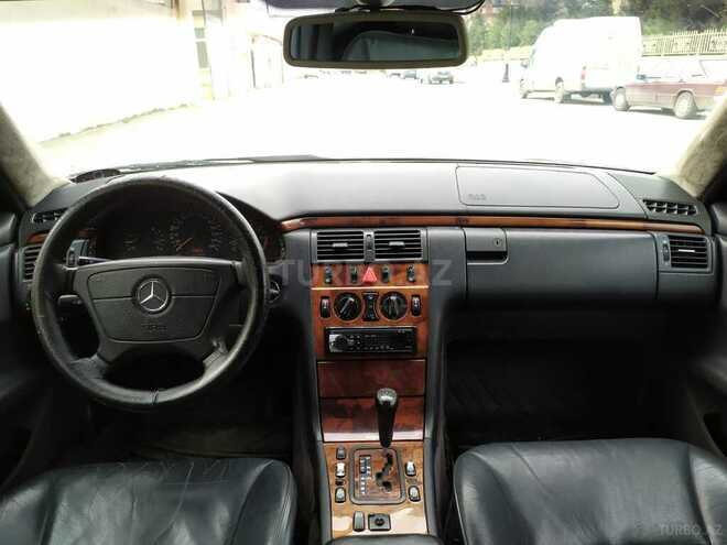 Mercedes E 240 1999, 241,000 km - 2.4 l - Bakı
