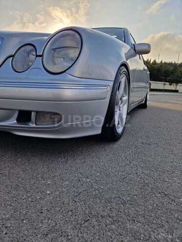 Mercedes E 320 2001, 220,000 km - 3.2 l - Bakı