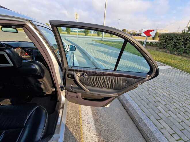 Mercedes E 320 2001, 220,000 km - 3.2 l - Bakı