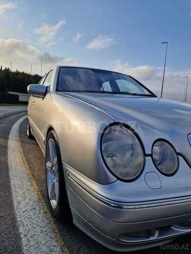 Mercedes E 320 2001, 220,000 km - 3.2 l - Bakı
