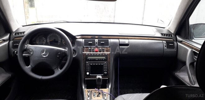 Mercedes E 240 2001, 242,300 km - 2.4 l - Bakı
