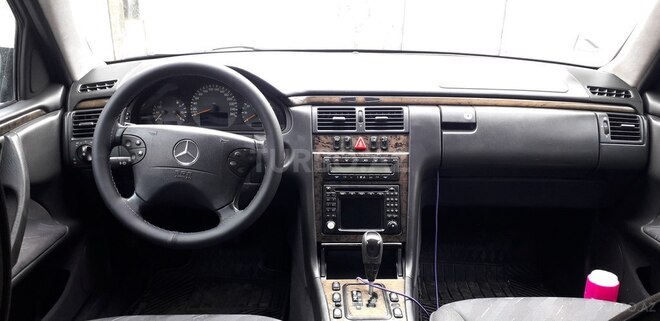 Mercedes E 240 2001, 242,300 km - 2.4 l - Bakı
